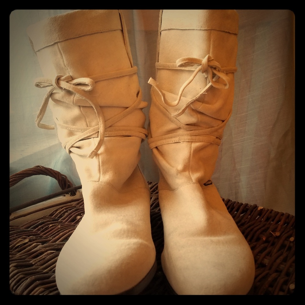 Women's white suede laced boots
